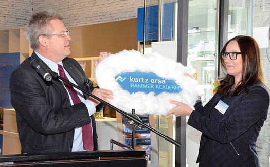 Kurtz Ersa CEO Rainer Kurtz hands the virtual key of the Hammer Academy - in form of a cloud - to chancellor Verena Alina Bartschat