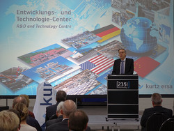 Hans-Jürgen Thaus, Chairman of the Kurtz Ersa Advisory Board, congratulates Kurtz Ersa CEO Rainer Kurtz on his 60th birthday and emphasizes how important the new development and technology centre is for the corporation