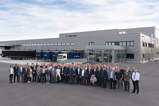 Participants of Ersa ISM 2018 - here during a visit to the Kurtz Ersa central warehouse in Kreuzwertheim