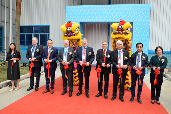 Representative of the Kurtz Ersa Management at the opening of the extension building at the site in Zhuhai