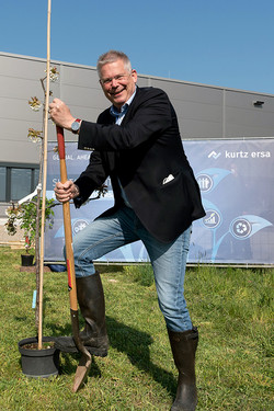 Kurtz Ersa CEO Rainer Kurtz at the tree planting campaign on April 28 in Kreuzwertheim