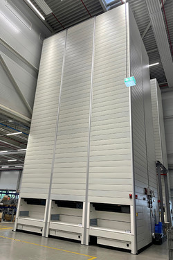 Kurtz Ersa central warehouse: The three new storage lifts shortly before commissioning