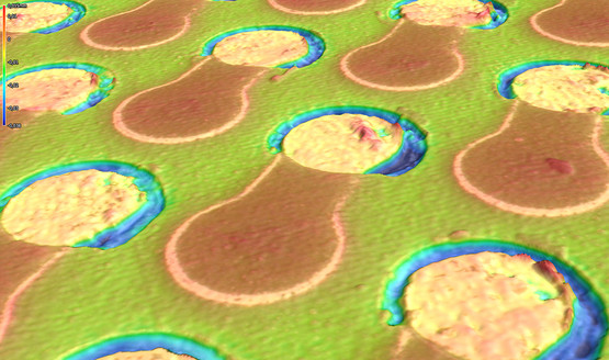 Cleaning result on BGA connection surfaces - remaining elevations on the pads only approx. 20 µm (reddish color)