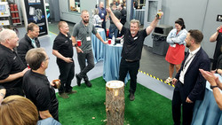 The tree trunk nail game from the Spessart region was very well received at the in-house event