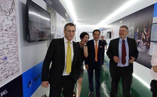 Kurtz Ersa CEO Rainer Kurtz (right), Asia CEOs Bernd Schenker and Michael Chan (2nd from the right) and May Wong at the Jubilee in Zhuhai