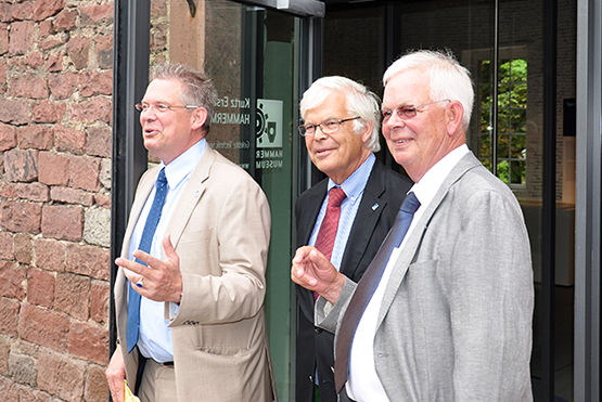 Official opening: The three brothers Rainer, Walter and Bernhard Kurtz (l. to r.) open the Hammermuseum
